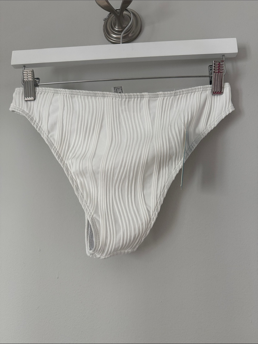NWT Cupshe White Ruffle Bikini - Picture 3 of 5